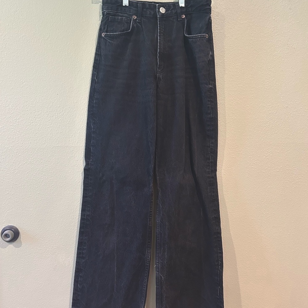 Zara Black Denim Pants with wide leg and raw hem.